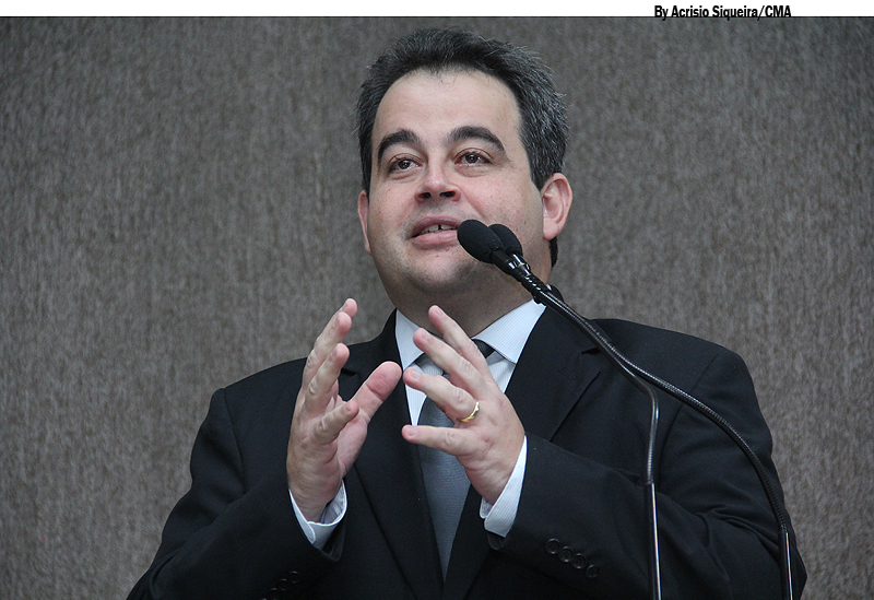 “PT humilha e menospreza governador”, diz Vinicius Porto