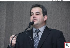 Vinicius reclama do aumento da taxa de foro