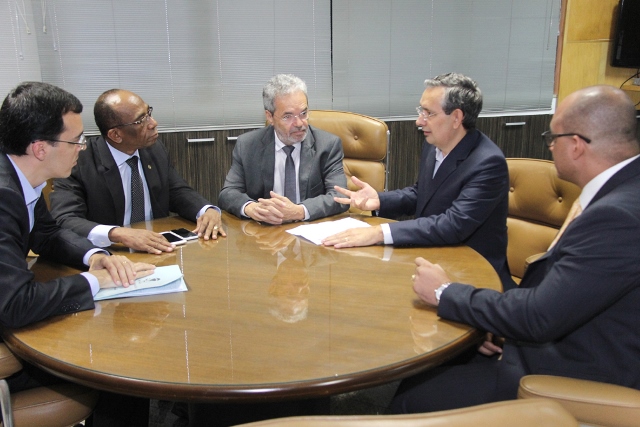 Senador Amorim solicita ao TCE cópias das inspeções na FHS