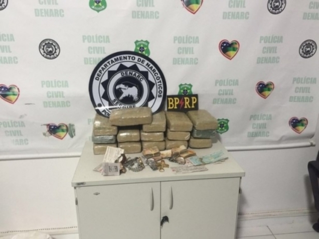 Polícia apreende 15kg de maconha e 8 mil reais na Capital