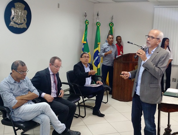 Edvaldo apresnta diagnóstico da situação encontrada na administração municipal de Aracaju