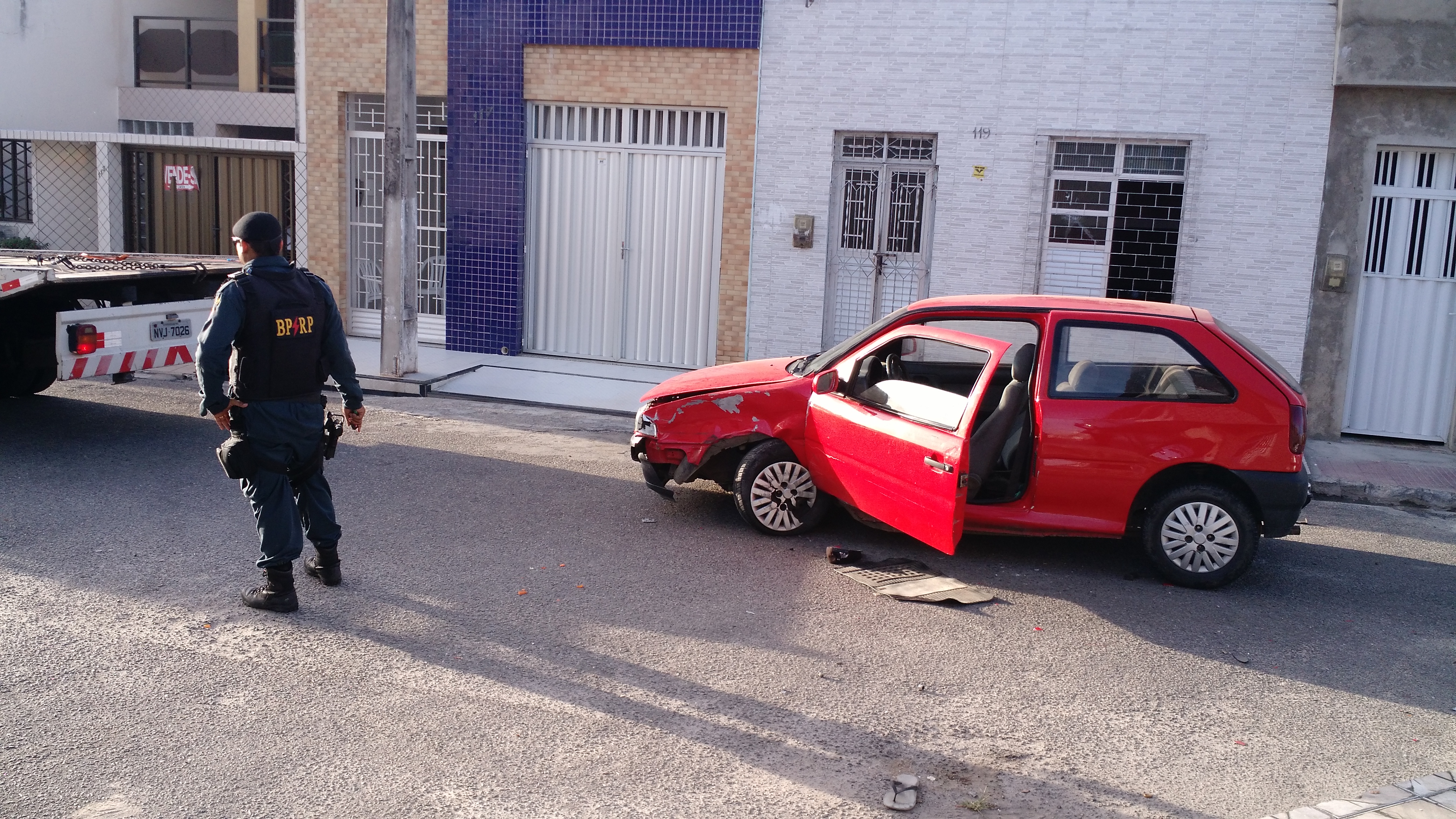 Após perseguição à bandidos policiais da RP recupera veículo roubado em Aracaju
