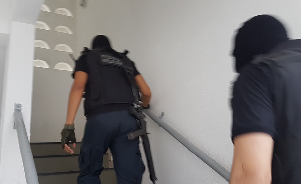 Policiais da DEROF e do 1º Batalhão prendem o terceiro acusado de assaltar igreja católica em Aracaju