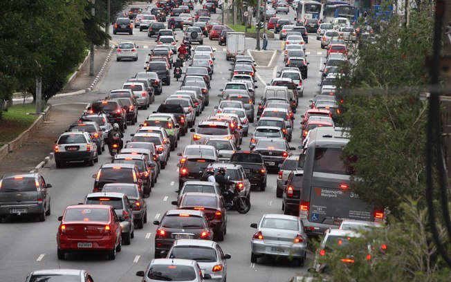 Carros particulares de placa cinza são proibidos de circular como lotação em Aracaju
