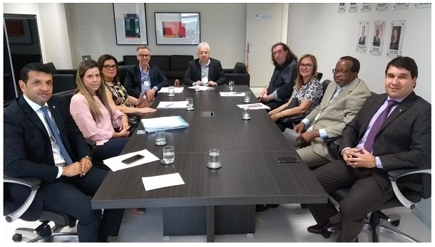 Análise e comercialização de agrotóxicos é tema de reunião no MP