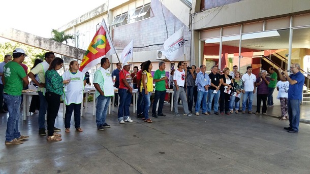 Servidores realizam ato e dão prazo ao Estado sobre pauta de reinvidicações