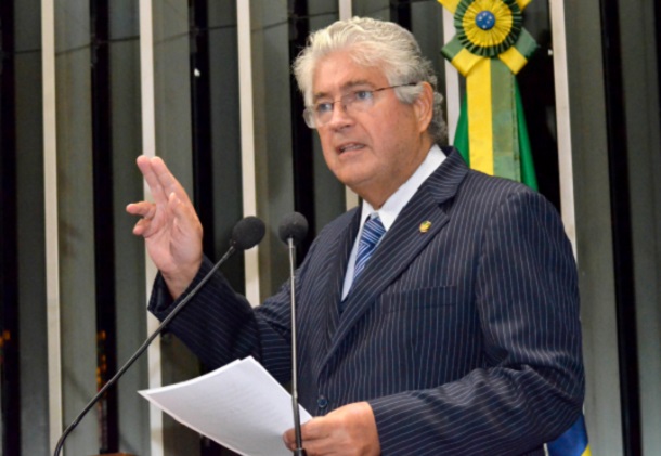 Sindicato dos Bancários de Sergipe realiza coletiva com o senador Roberto Requião em Aracaju