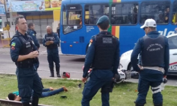Dois rapazes são presos após realizarem assalto nas imediações da Avenida Rio de Janeiro