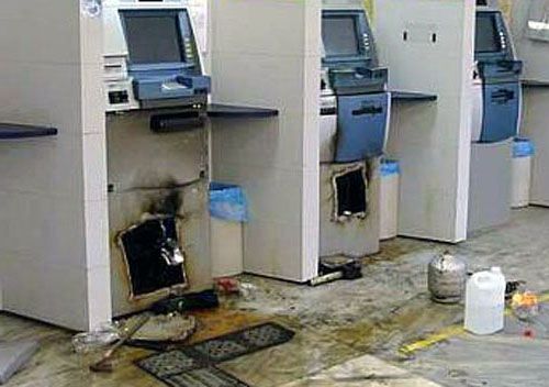 Bandidos explodem caixas eletrônicos no sertão sergipano