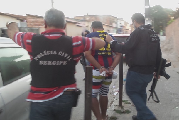 Acusados de cometer roubos a ônibus escolares em Carira são presos