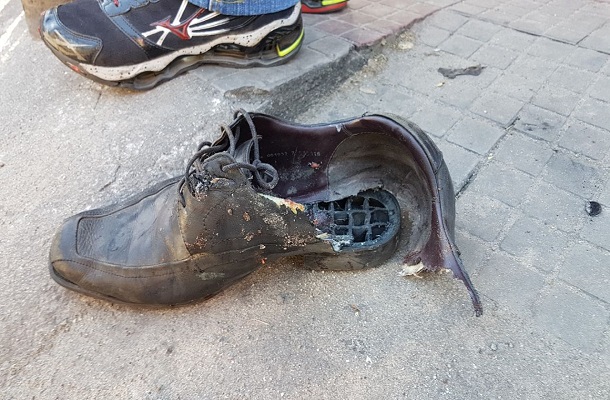 Carro invade sinal e colide em 4 motos no centro de Aracaju