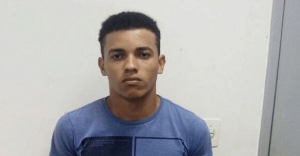 Acusado de participar do assalto a fazenda de ex-prefeito é preso dentro de ônibus intermunicipal na cidade de Propriá