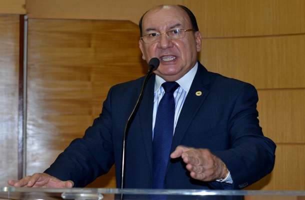 Bezerra diz que vota pela fusão dos fundos, mas se emenda garantir capitalização