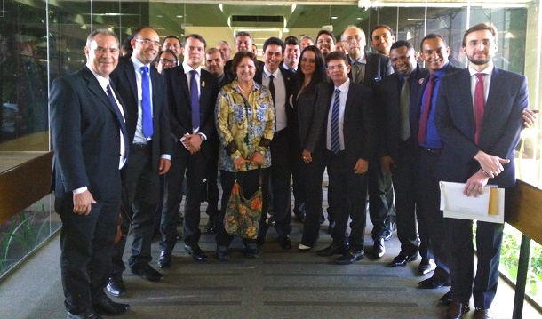 Deputado Robson Viana e 11 prefeitos se reúnem com a senadora Maria do Carmo