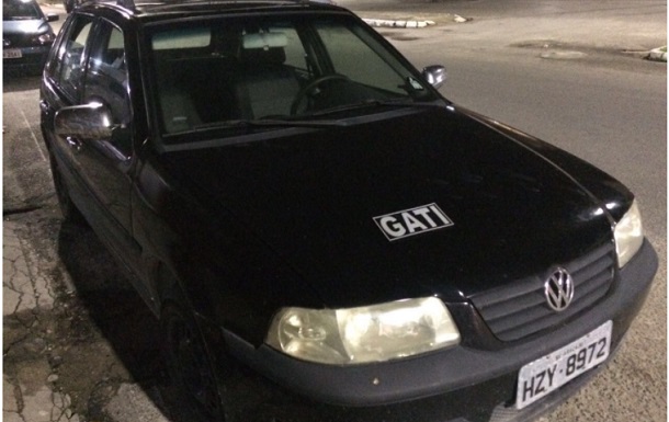 Policiais do GATI recupera veículo com restrição de roubo