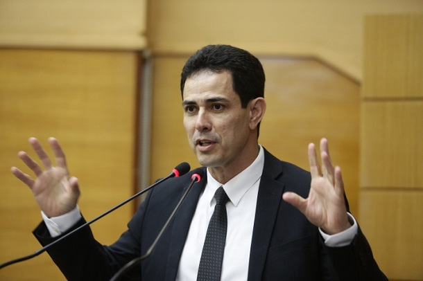 Deputado desmente boatos e diz que fica no PEN