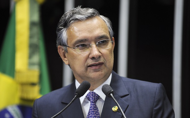 Senador  Eduardo Amorim é designado líder do Bloco PSDB/DEM