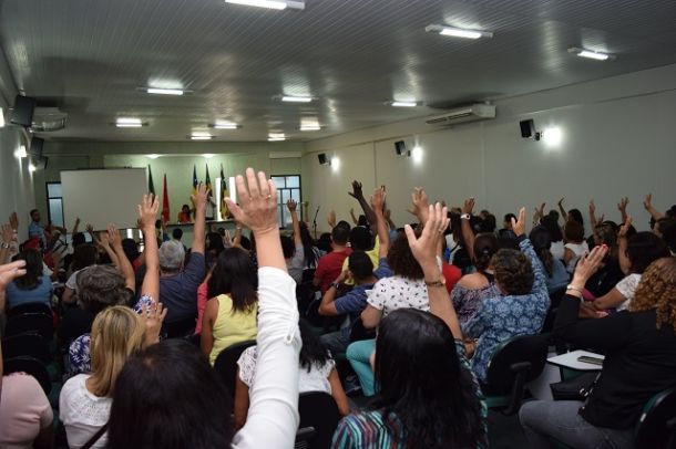 Professores de Aracaju decidem continuar em greve