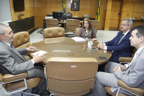 Tribunal de Contas e Caixa irão atualizar prefeitos sobre situação de emendas