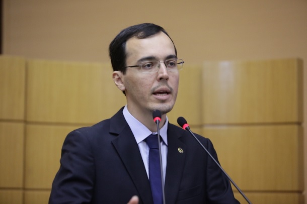 Deputado diz que governo pouco faz para combater violência