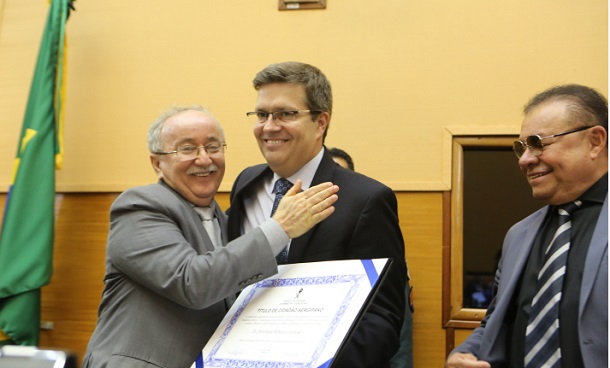 ALESE concede Título de Cidadão Sergipano ao promotor Henrique Cardoso a pedido de Gilmar Carvalho