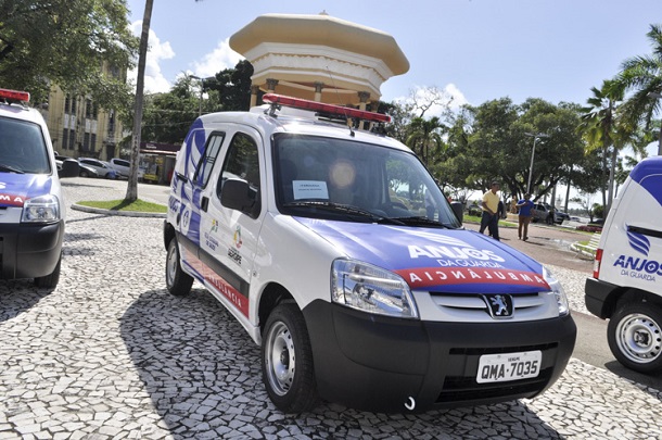 Estado entrega ambulâncias para cidades do interior