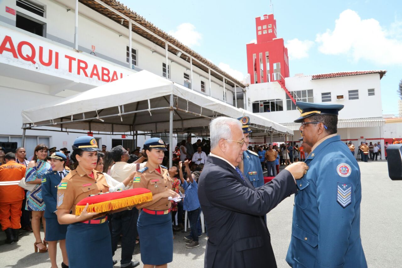 Estado promove 25 % do efetivo do Corpo de Bombeiros