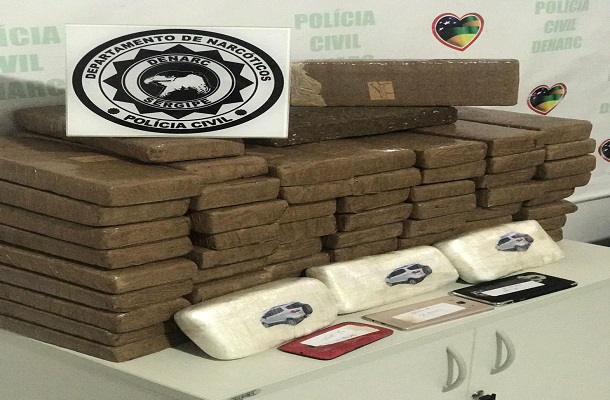 Trio é preso com mais de 60 kg de drogas na Coroa do Meio