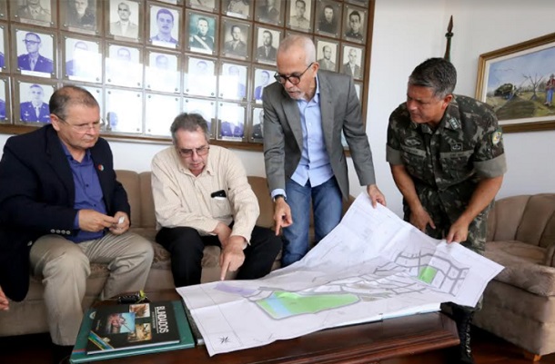 Prefeito Edvaldo se reúne com comando do 28º BC para discutir obras para a zona norte de Aracaju