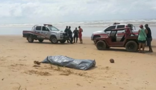 Corpo do pescador que caiu da embarcação é encontrado na Praia da Costa