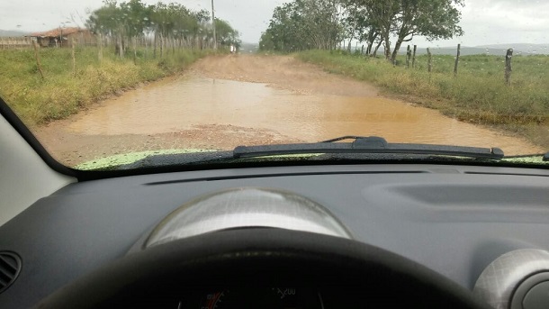 Moradores de povoado em Gararu denunciam estado de abandono de rodovias estaduais (vídeo)
