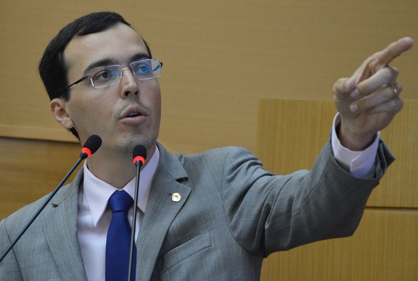 Deputado cobra do Governo posição sobre venda da Deso