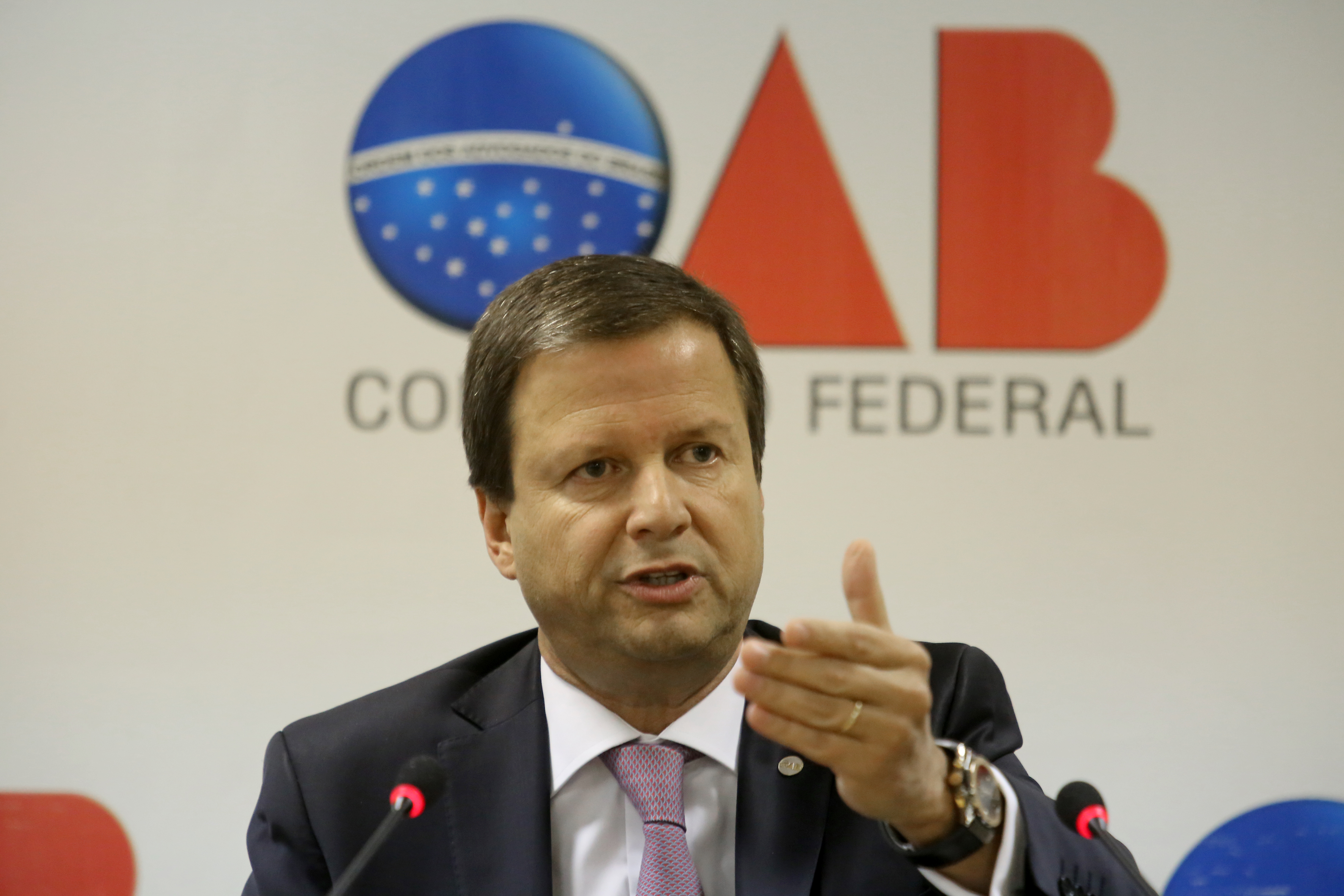 O presidente da OAB diz não a intervenção militar no pais