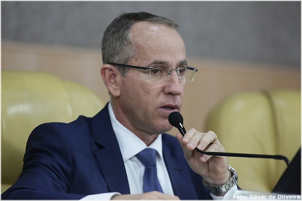 Presidente disse que vai obedecer recomendação do MPE sobre redução de CC’s