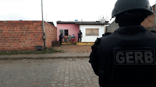 Polícia realiza operação e desarticula quadrilha de tráfico de drogas, roubo e venda de armas em Itabaiana