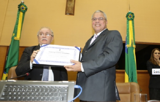 Padre Inaldo recebe Título de Cidadão Sergipano e diz que recebeu Socorro com dívida de 211 milhões