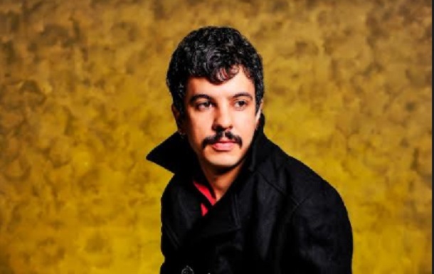 Artur Melo lança o livro “O Gigante”