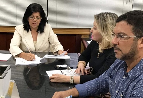 Prefeita de Riachuelo firma TAG no TCE para melhorar estrutura de unidades de saúde