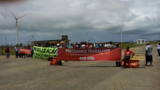 Trabalhadores desempregados paralisam obra da termelétrica de Sergipe