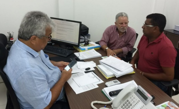 Em reunião secretário Almeida Lima garante ao Sintasa que não haverá demissões da FHS