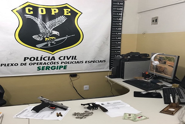 COPE apreende armas e drogas em cumprimento de mandado de prisão