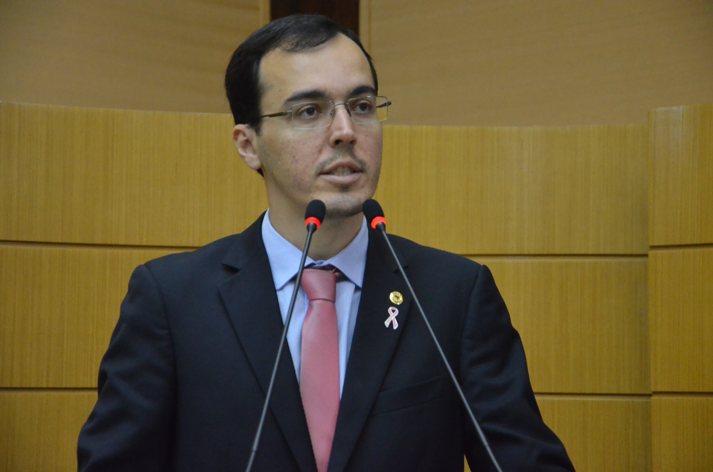 Deputado diz que Estado dá calote em Municípios sem repassar valor de convênios