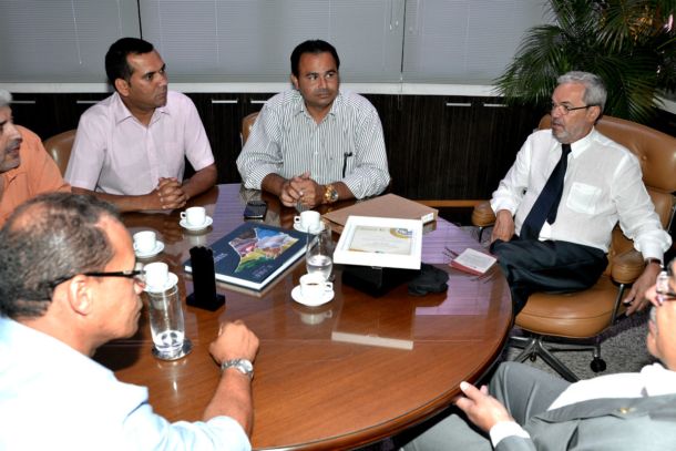 Presidente da Câmara de Riachão do Dantas protocola representação no TCE contra a prefeita