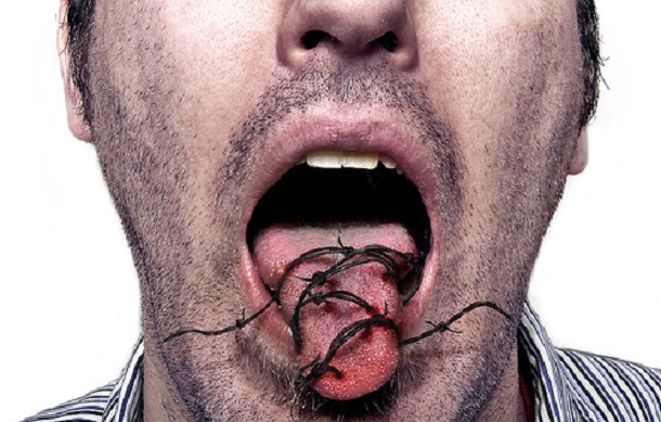 Na multidão de palavras não falta pecado