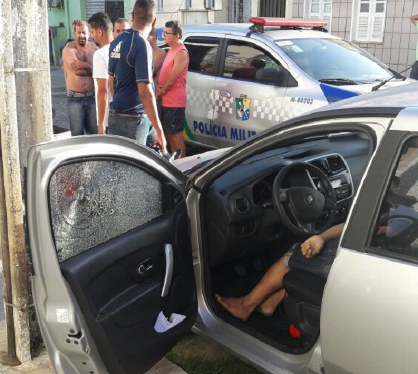 Bandido morre baleado dentro de carro em Aracaju quando tentava assaltar