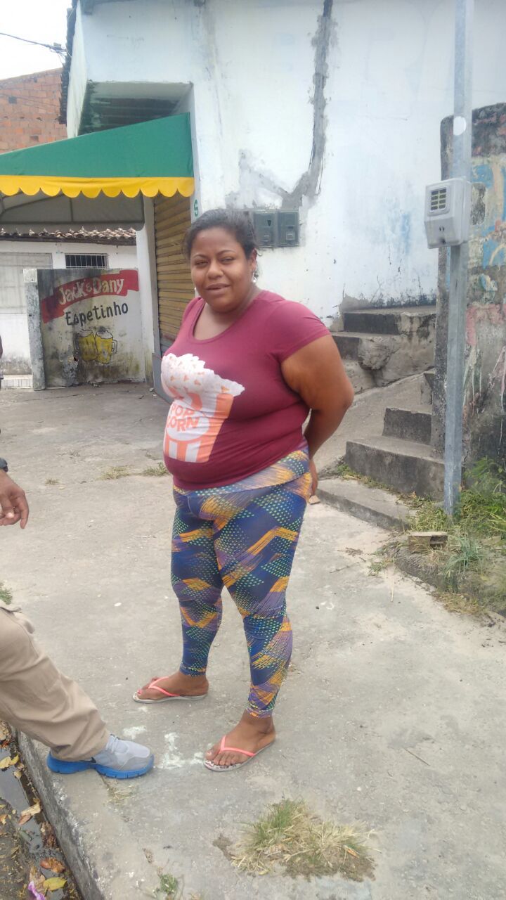 Equipe da delegada Juliana Alcoforado prende mulher acusada de furtar aparelhos de hipermercado