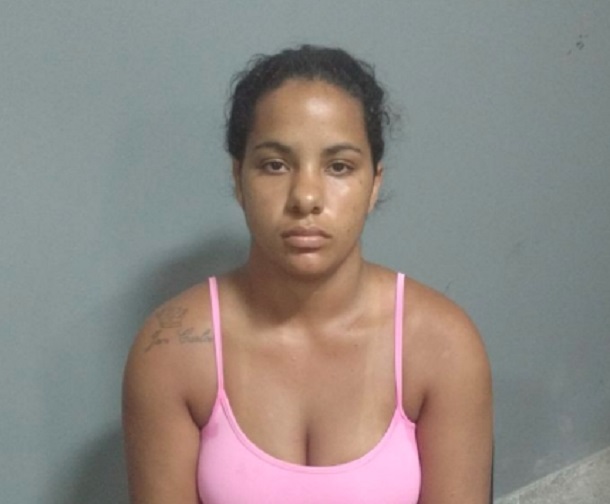 Policiais do GATI prende mulher com cocaína e crack no bairro Coqueiral