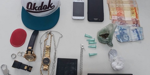 Jovens são presos pelo GETAM por trafico de drogas em Aracaju