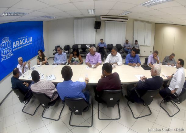 Prefeito pede austeridade nos gastos da prefeitura