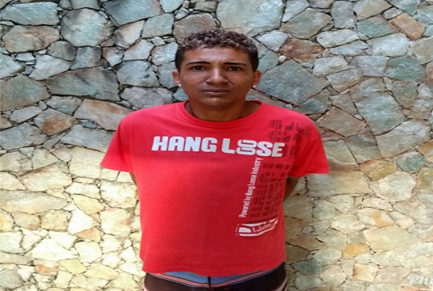 Polícia prende homem acusado de tráfico e roubo em Estância